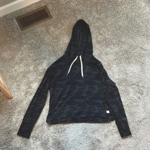 Vuori cropped halo essential Camouflage hoodie